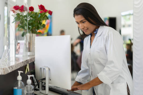 Florida Front Desk Receptionist Position with Sponsored Visa